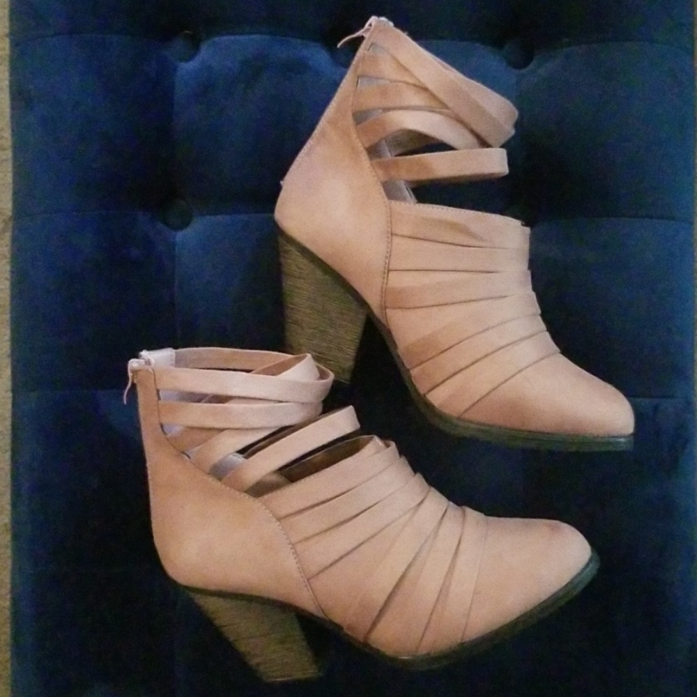 Pink salmon, suede like booties